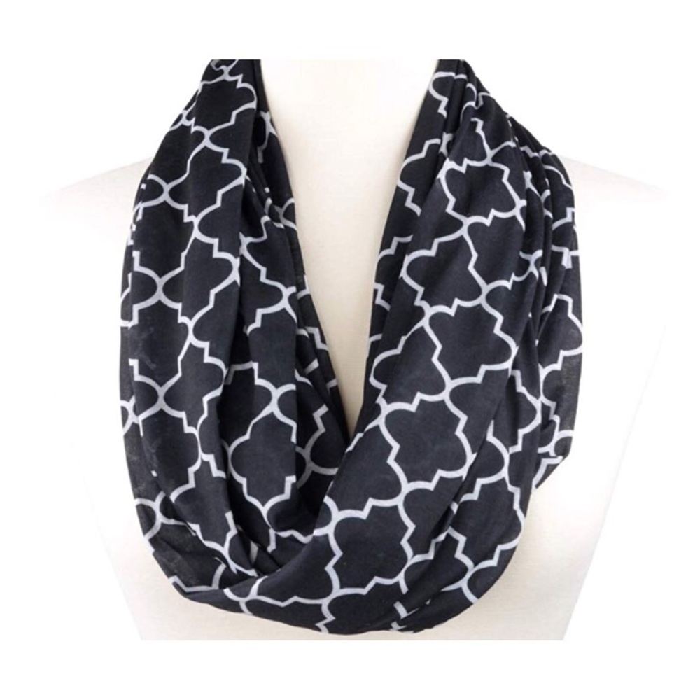 B&W Quatrefoil Pattern Infiniti Scarf w/ zip pckt